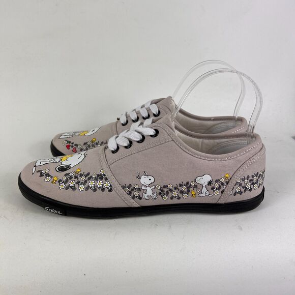 The Bradford Exchange Peanuts women's size 10 Happiness is Friendship sneakers - Picture 5 of 12